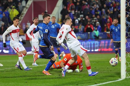 Kerem Aktuerkoglu marca el gol para la victoria sobre Kosovo y la clasificación de Turquía para el Mundial 2026; los turcos rompieron con el hechizo de 24 años sin disputar la Copa del Mundo.