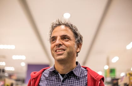 Keret visitó Argentina en 2017, cuando fue invitado a la Feria del Libro