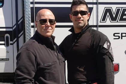 Kerik, junto a su hijo Scot