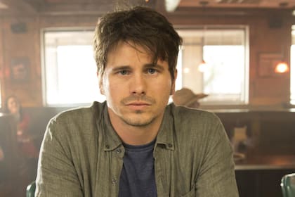 Jason Ritter es el protagonista de Kevin Probably Saves the World