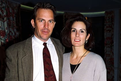 Costner con Cindy Silva, la mujer que conoció en la universidad y fue testigo de su crecimiento como actor en Hollywood