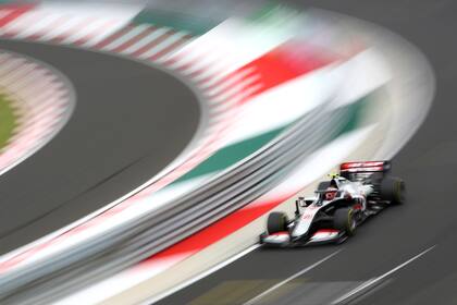 En 2016, la escudería Haas sorprendió con un modelo inspirado en Ferrari y logró rápidos resultados con Romain Grosjean en los Grandes Premios de Australia y de Bahréin; el domingo, en Hungría, Kevin Magnussen terminó en el décimo puesto