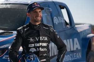 El piloto que ganó dos veces el Rally Dakar en motos, ahora acelera en la categoría reina de autos