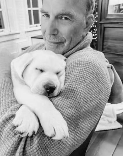 Kevin Costner y su nueva mascota