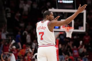 Kevin Durant anota 29 y Rockets vencen a 76ers por 113-102 para su 8ª victoria seguida