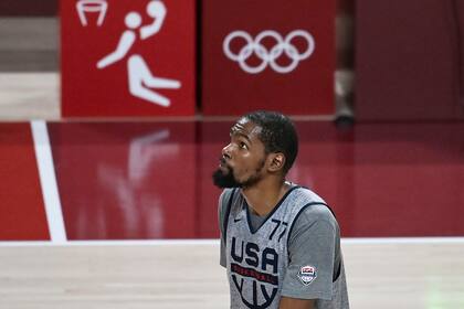Kevin Durant, la máxima figura del máximo candidato en el básquetbol masculino olímpico, Estados Unidos, que debutará frente a un peligroso rival: Francia, su verdugo en el Mundial China 2019.
