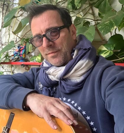 Kevin Johansen, en cuarentena, planea un ciclo de shows en vivo, pero sin público, desde el 27 de julio