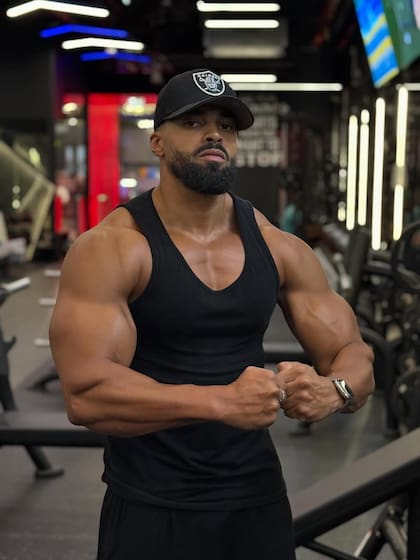 Kevin Latif Ayodele Latz, el amigo y preparador físico de Anthony Joshua