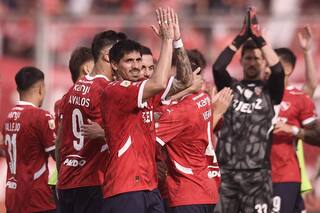 Fue uno de los zagueros del año, lo quieren River y Boca y su DT dijo: "Si se va, me largo a llorar"