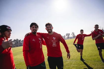 Kevin Lomónaco y Felipe Loyola, por ahora parte del plantel de Independiente, que tiene agendados tres partidos en la competencia de fútbol de verano.