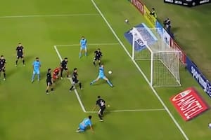 El increíble gol que falló un argentino de City Torque cuando Riestra ya pensaba sacar del medio