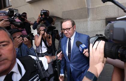 Kevin Spacey abandona el Tribunal Penal Central en Londres después de asistir a una de las audiencias previas al juicio por abuso sexual 