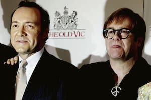 Elton John declaró en el juicio por agresión sexual que se le sigue a Kevin Spacey