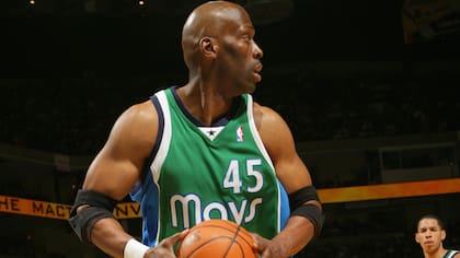 Kevin Willis, dejó de jugar en los Mavericks con 44 años y 244 días