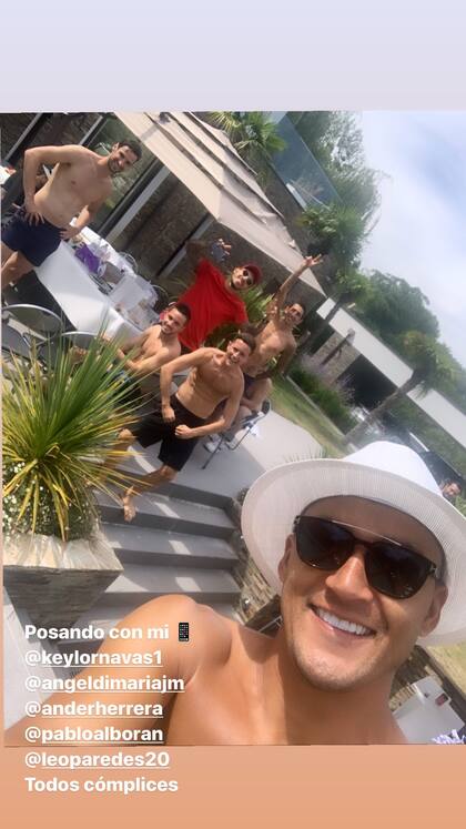 Keylor Navas se tomó una selfie junto a sus compañeros de equipo