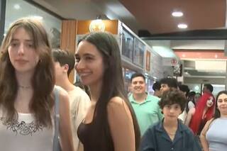 Furor por la apertura del primer local de KFC en San Juan