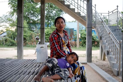 Khen Srey Touch y su hijo de 4 años