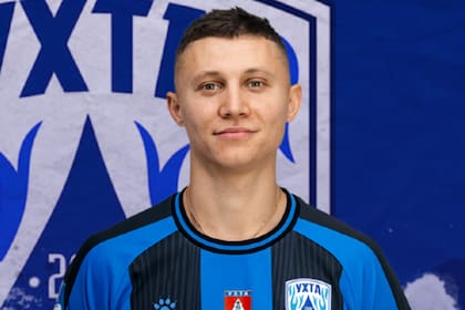Khusainov, nacido el 23 de marzo de 1997, es un jugador ruso de 28 años que se desempeña tanto en los roles de mediocampista como delantero móvil
