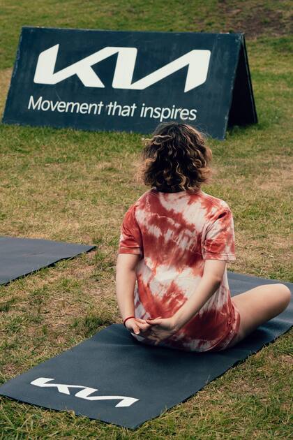 Kia auspicia clases de yoga gratuitas en Costa Esmeralda