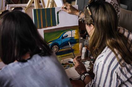 Kia despliega durante el verano una agenda de actividades que combina arte, movilidad, deporte, conciencia ambiental y experiencias gastronómicas.