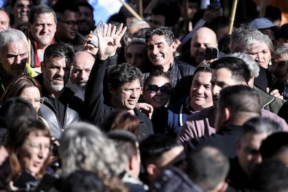Kicillof, al frente de la columna del Movimiento Derecho al Futuro, en la marcha del miércoles contra la condena a Cristina Kirchner