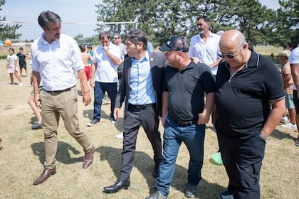 Kicillof, con Sebastián Ianantuony (intendente de General Alvarado), Walter Wischnivetzky (intendente de Mar Chiquita) y Jorge Paredi (senador provincial), el lunes