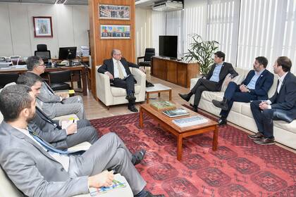 Kicillof, con sus ministros Bianco y López, fue recibido también por el viceprtesidente brasileño, Gerardo Alckmin