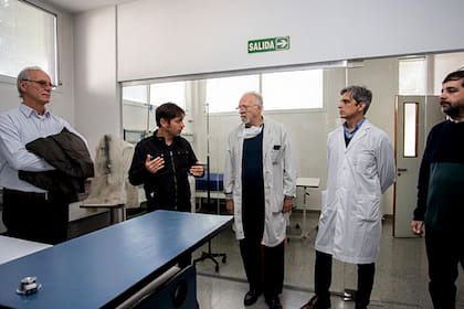 Daniel Gollán y Axel Kicillof, durante la visita al hospital de San Martín donde se reportaron contagios