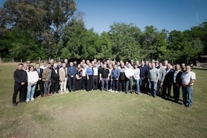 Kicillof desafía con un armado propio para 2027 y se recuesta en el apoyo de los intendentes