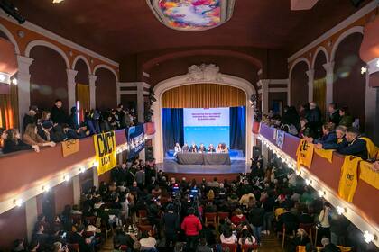 Kicillof en un encuentro este mediodía con intendentes y organizaciones sociales