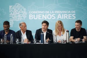 Kicillof se refirió a la temporada en la costa y apuntó contra Milei