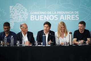 Kicillof se refirió a la temporada en la costa y apuntó contra Milei