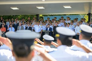 Kicillof recibió silbidos y abucheos durante el acto de egreso de oficiales de la Policía bonaerense