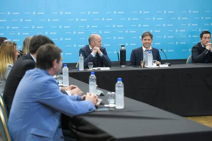 Kicillof junto a Insaurralde e Intendentes