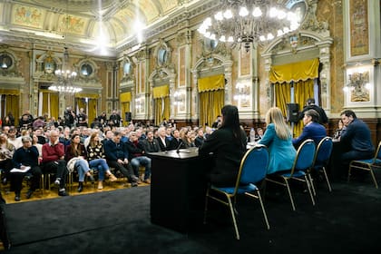 Kicillof se reunió con intendentes bonaerenses y denunció una "catástrofe sanitaria" por la política de Javier Milei