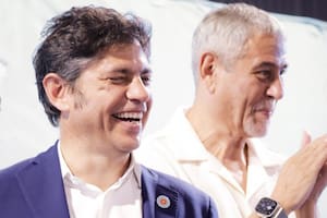 Kicillof negocia listas conjuntas en el PJ, aunque en paralelo ordena a su tropa armar en el territorio