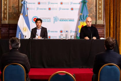 Kicillof y Larreta durante la conferencia de prensa luego de la reunión en La Plata