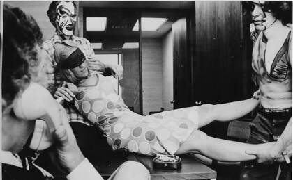 "Kidnappening", un happening realizado en el MoMA en 1973, incluyó secuestros de algunos participantes para exponerlos a diversas situaciones