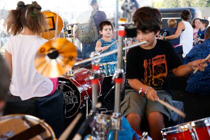 Clases de batería y de guitarra, otro de los hits del KIdzapalooza