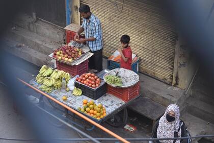 Venta callejera de frutas y verduras