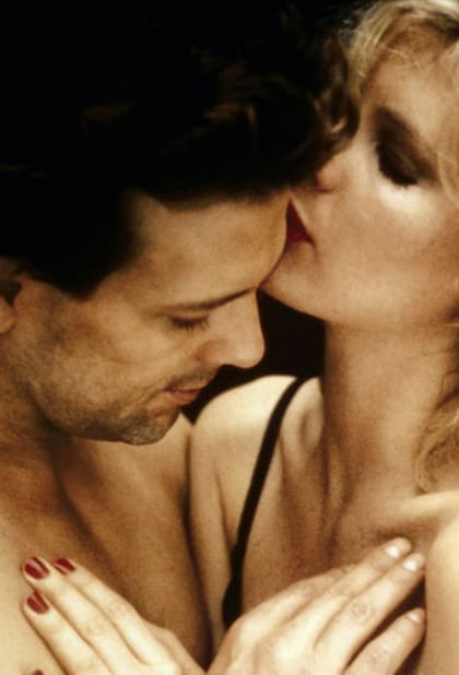 En 1986, Mickey Rourke y Kim Basinger protagonizaron "Nueve semanas y media", una historia real, basada en la novela autobiográfica de Elizabeth Mc Neil, con escenas de alto contenido erótico, perversión y sadomasoquismo