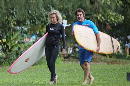 Kim Basinger junto a Mitch Stone, su pareja de los últimos años