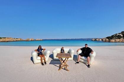 Kim Dotcom,el fundador de Megaupload, junto a su familia en una playa; suele publicar en Twitter fotos de este estilo