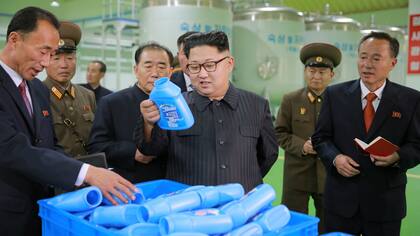 Kim, durante una reciente visita a una fábrica norcoreana