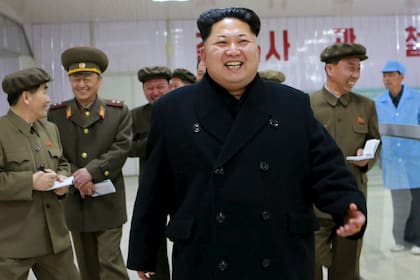 Kim Jong Un, al frente de Corea del Norte, junto a sus leales servidores