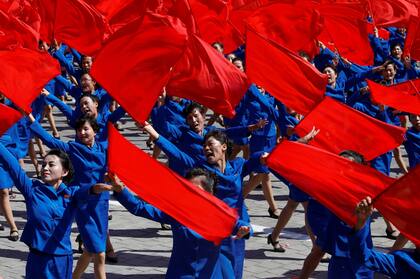 Kim Jong-un celebró con un desfile monumental los 70 años de Corea del Norte pero no mostró sus misiles más poderosos