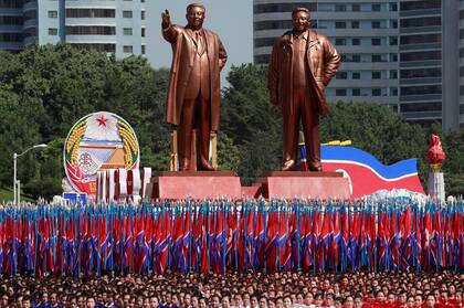 Kim Jong-un celebró con un desfile monumental los 70 años de Corea del Norte pero no mostró sus misiles más poderosos