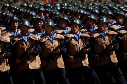 Kim Jong-un celebró con un desfile monumental los 70 años de Corea del Norte pero no mostró sus misiles más poderosos