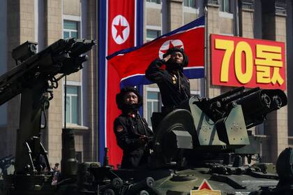 Kim Jong-un celebró con un desfile monumental los 70 años de Corea del Norte pero no mostró sus misiles más poderosos