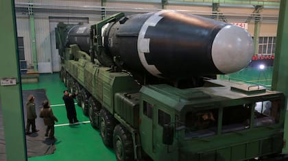 Kim Jong-un hace alarde del Hwasong-15, el misil con el que puede atacar a Estados Unidos
